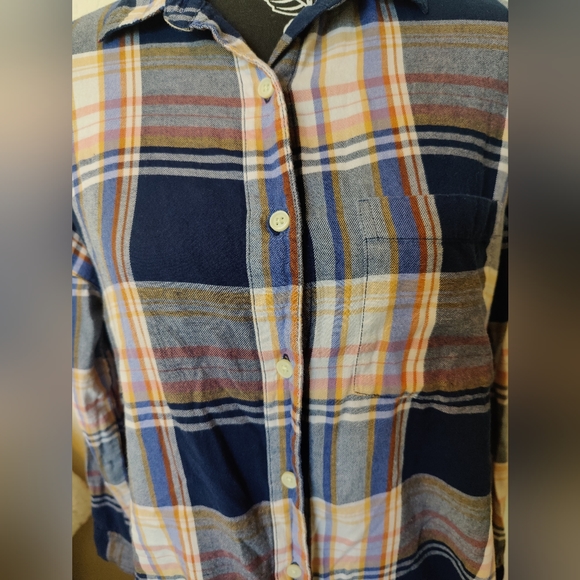Old Navy flannel button down "boyfriend shirt" (Medium) π©·ππ€π©· - Picture 15 of 16